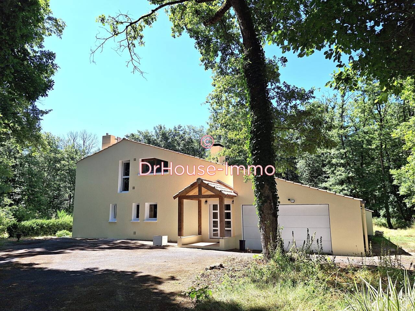 Maison 6 pièces de 141 m² - argentonnay (79300)