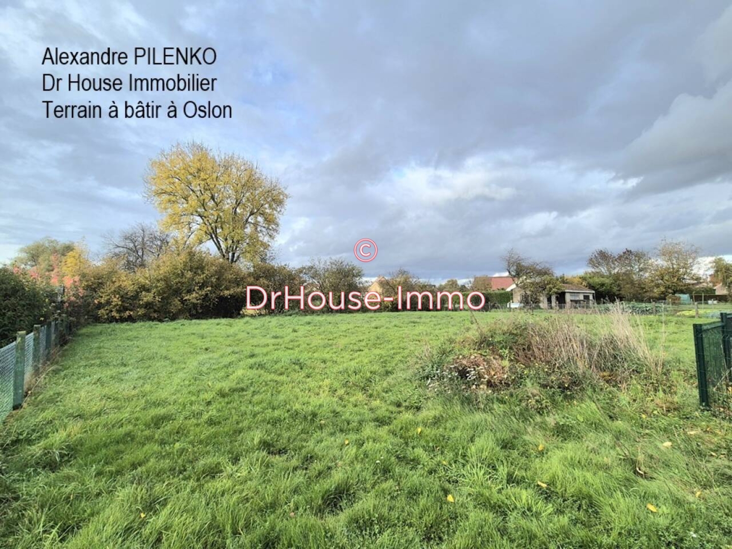 Terrain de 1 066 m² - Oslon (71380)