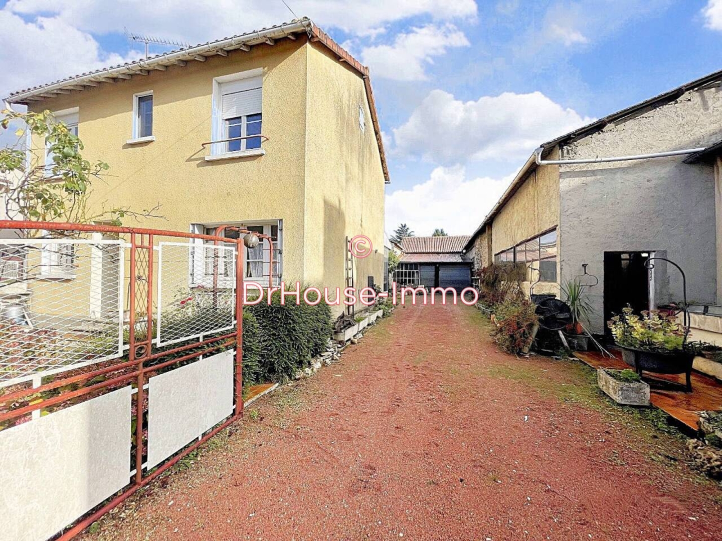 Maison 6 pièces de 100 m² - Vouillé (86190)