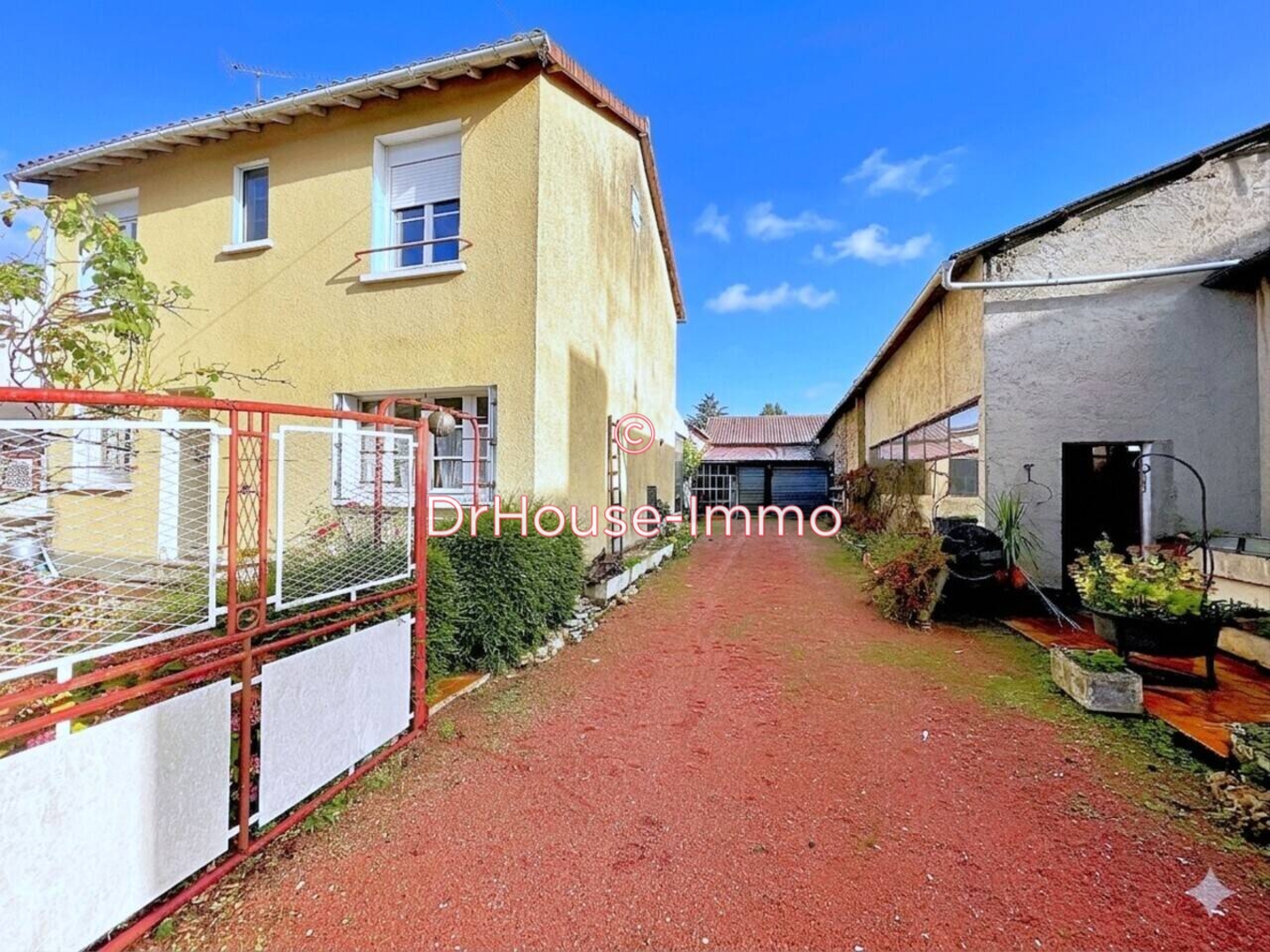 Maison 6 pièces de 100 m² - Vouillé (86190)