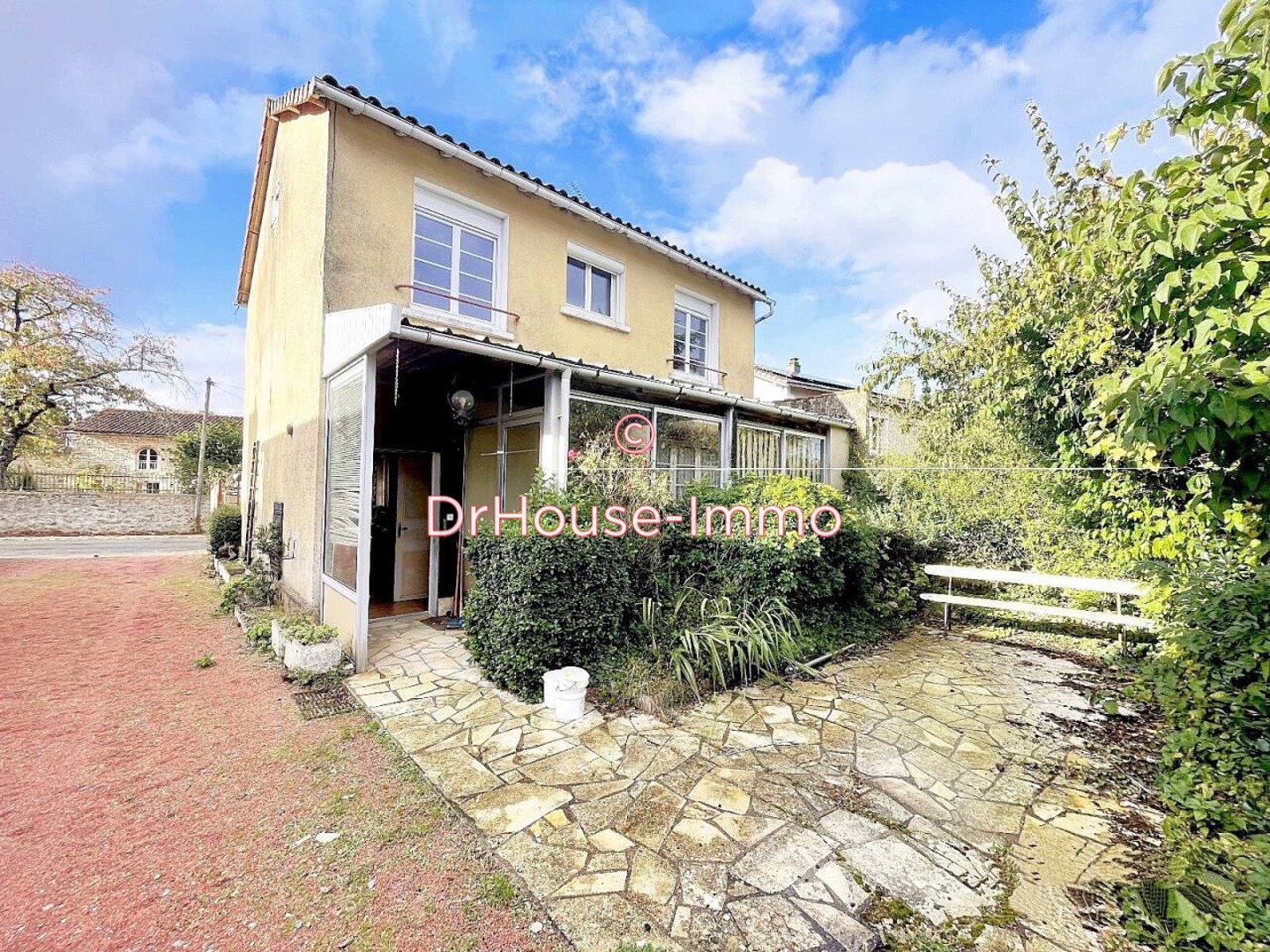 Maison 6 pièces de 100 m² - Vouillé (86190)