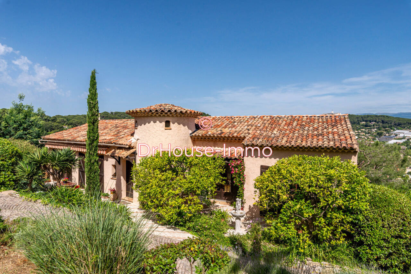 Maison 7 pièces de 232 m² - Golfe-Juan (06220)