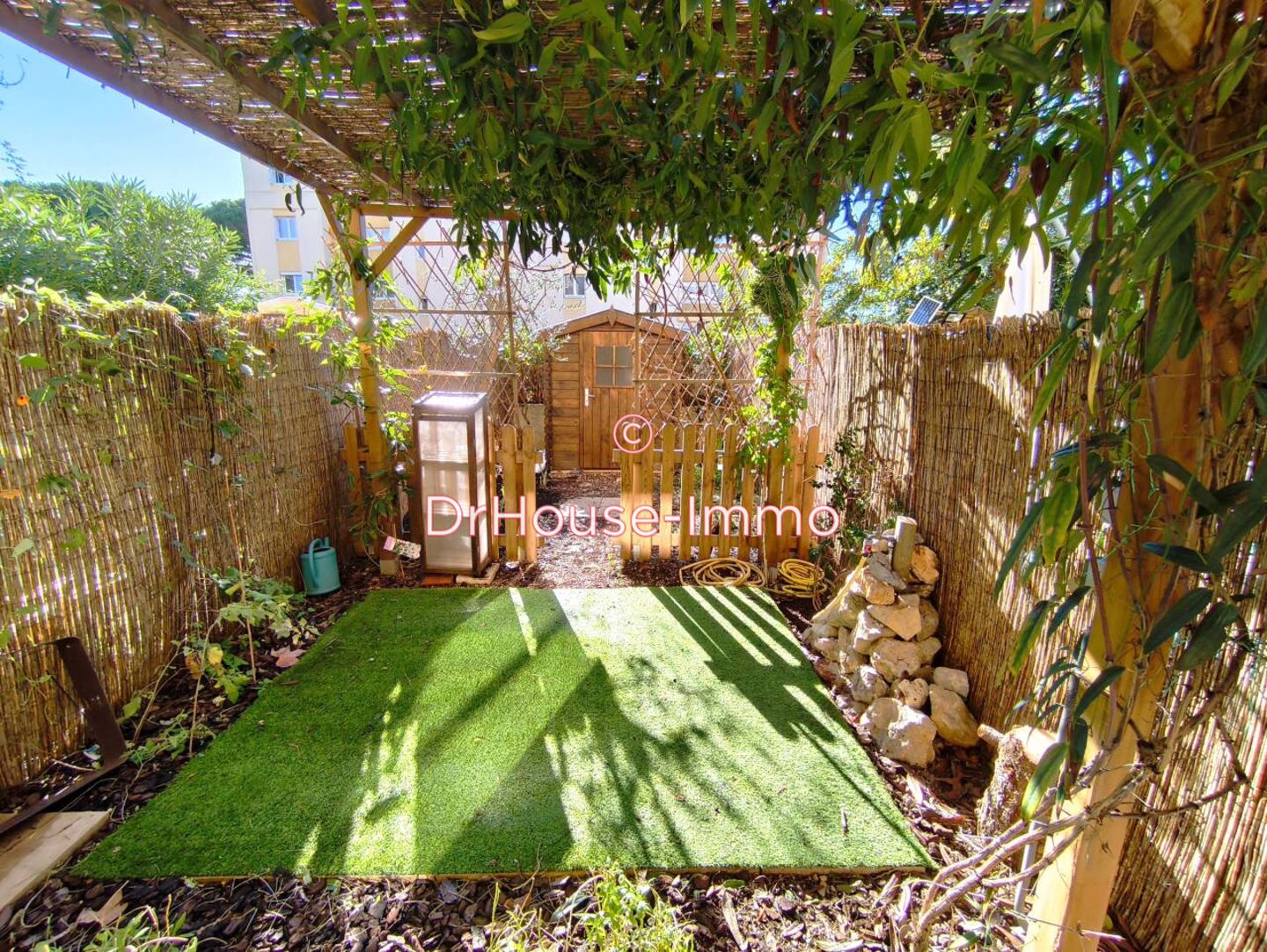 Appartement 1 pièce de 23 m² - Six-Fours-les-Plages (83140)