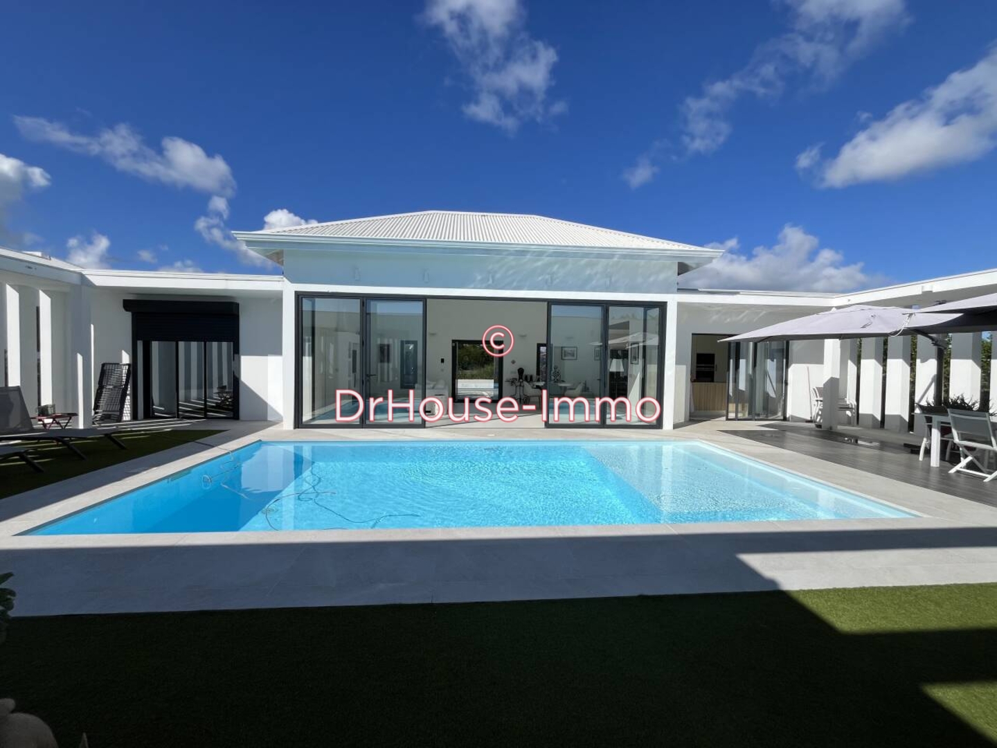 Maison 5 pièces de 165 m² - Saint-François (97118)