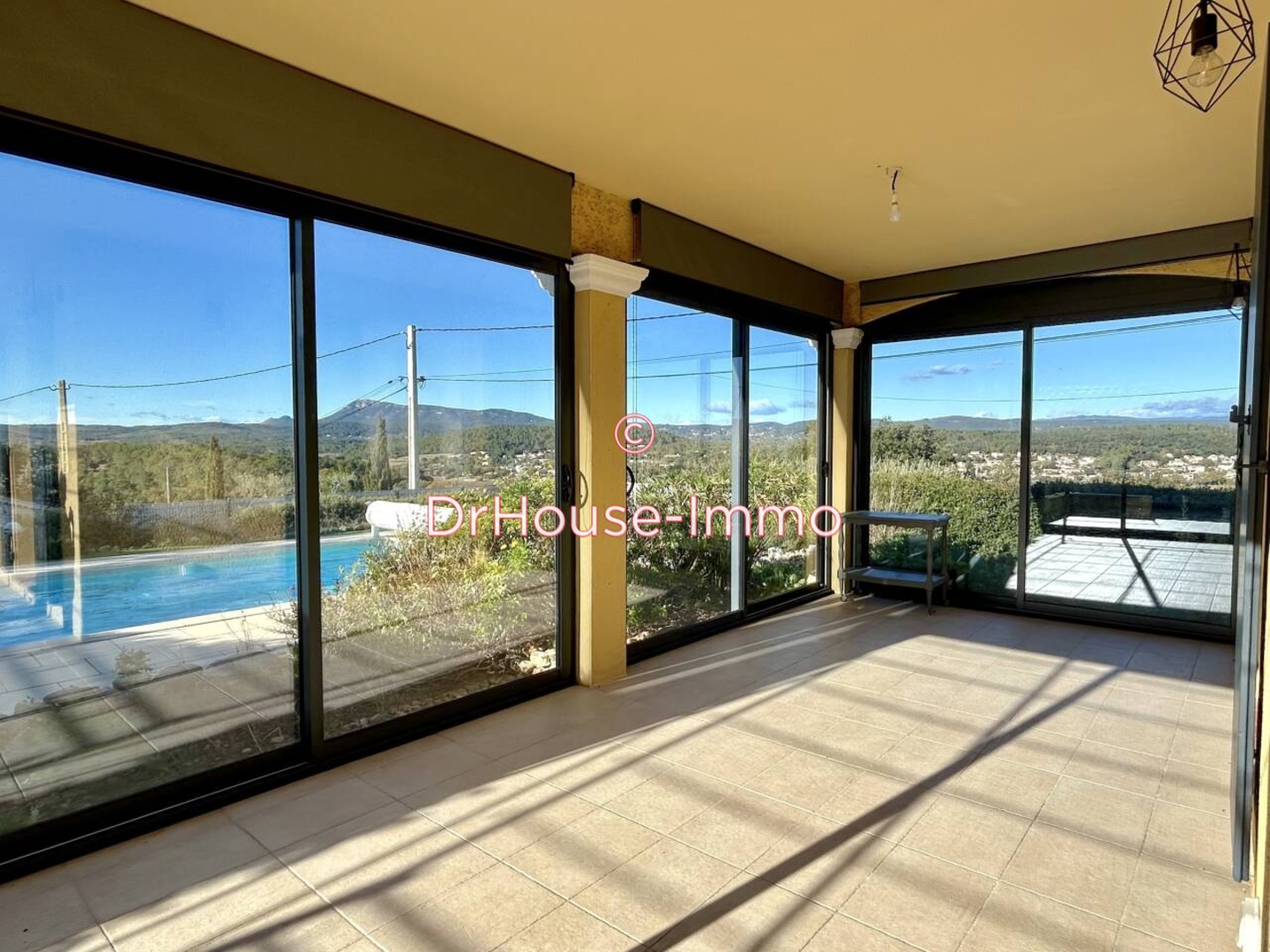 Maison 6 pièces de 155 m² - Carcès (83570)