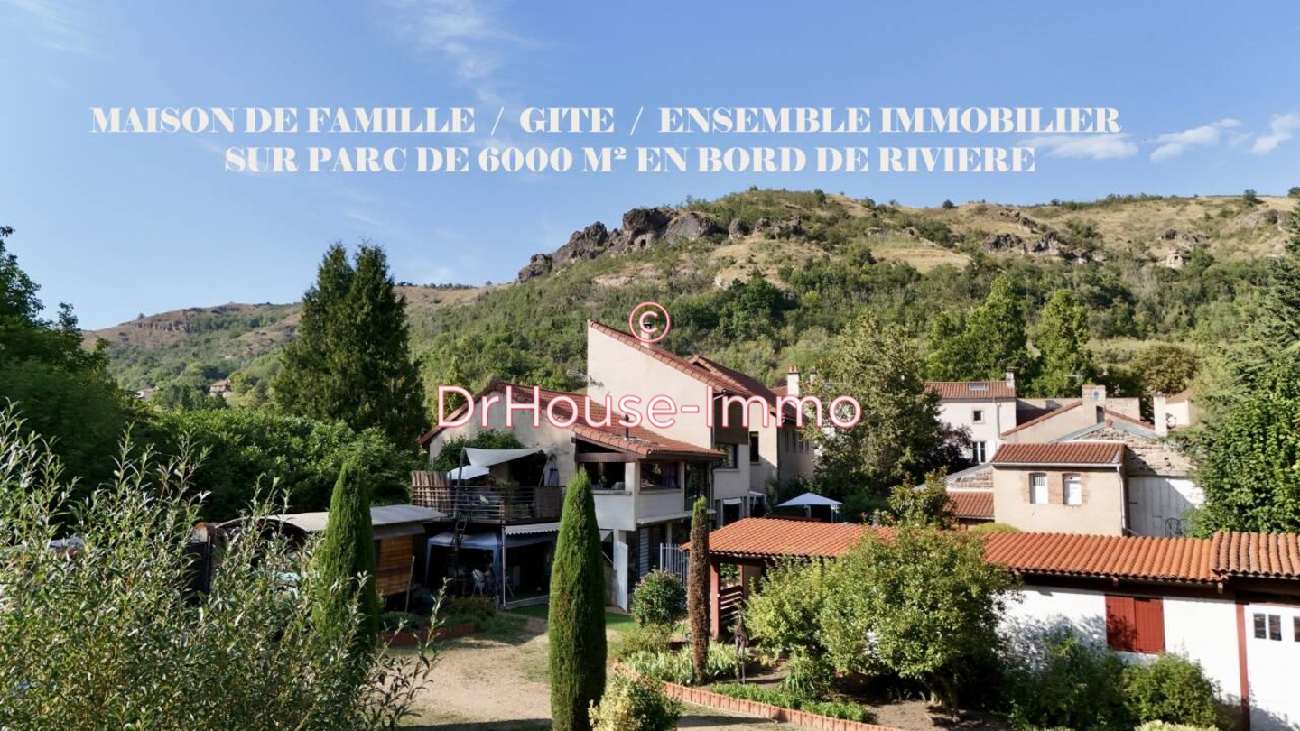 Maison 11 pièces de 423 m² - Perrier (63500)