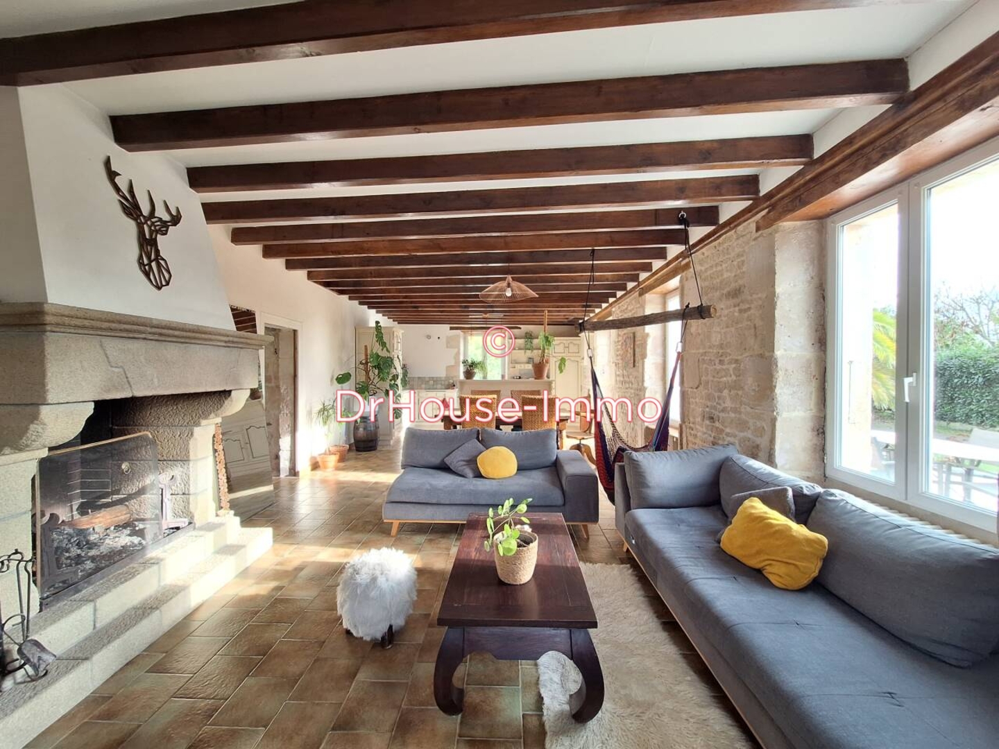 Maison 12 pièces de 278 m² - Velluire (85770)