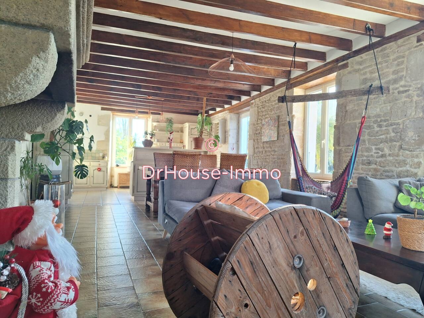 Maison 12 pièces de 278 m² - Velluire (85770)