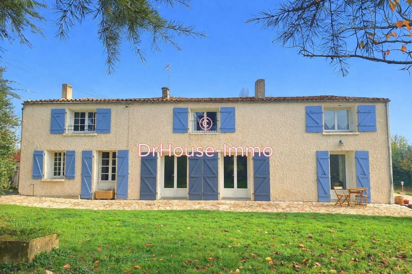 Maison 12 pièces de 278 m² - Velluire (85770)