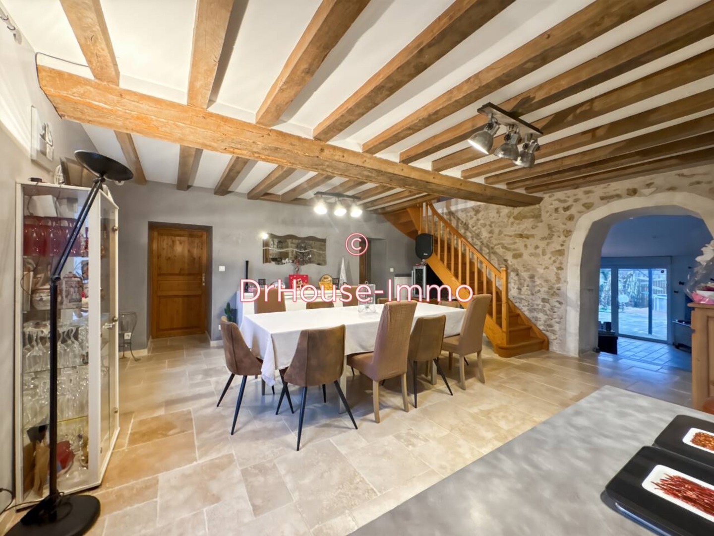Maison 7 pièces de 196 m² - Courcemont (72110)