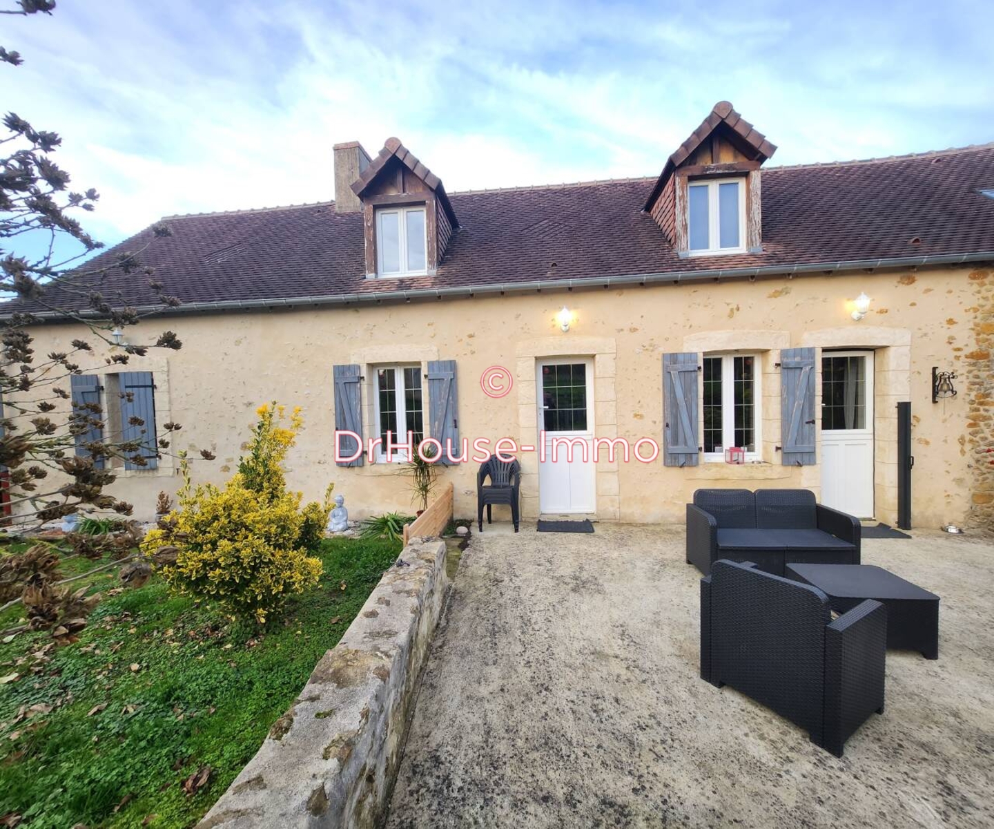 Maison 7 pièces de 196 m² - Courcemont (72110)
