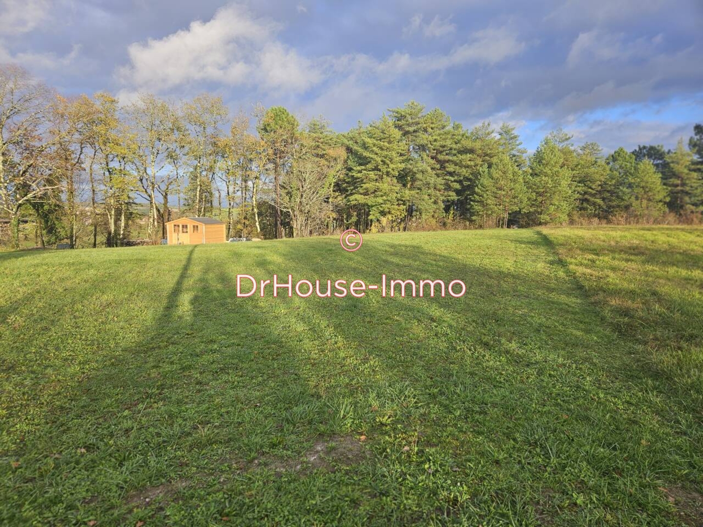 Terrain de 2 081 m² - Léguillac-de-l'Auche (24110)