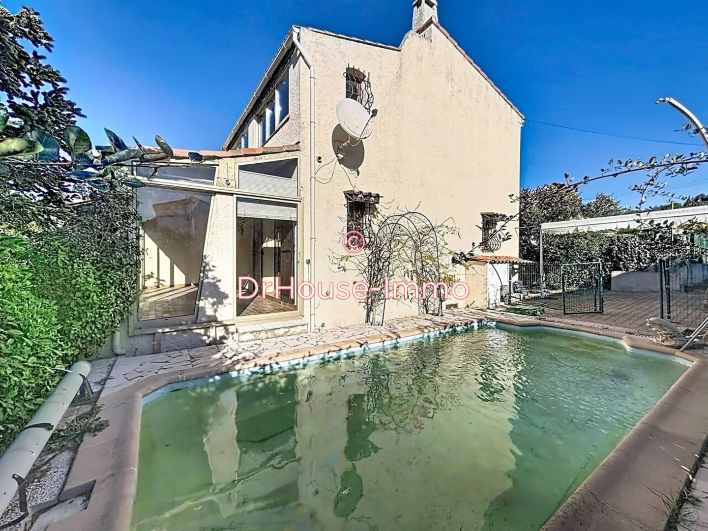 Maison 9 pièces de 196 m² - Marignane (13700)
