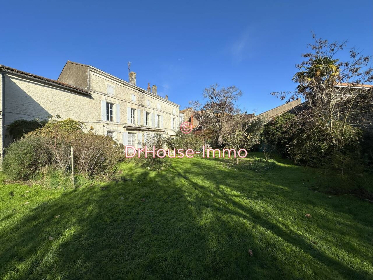 Maison 9 pièces de 208 m² - Mansle (16230)