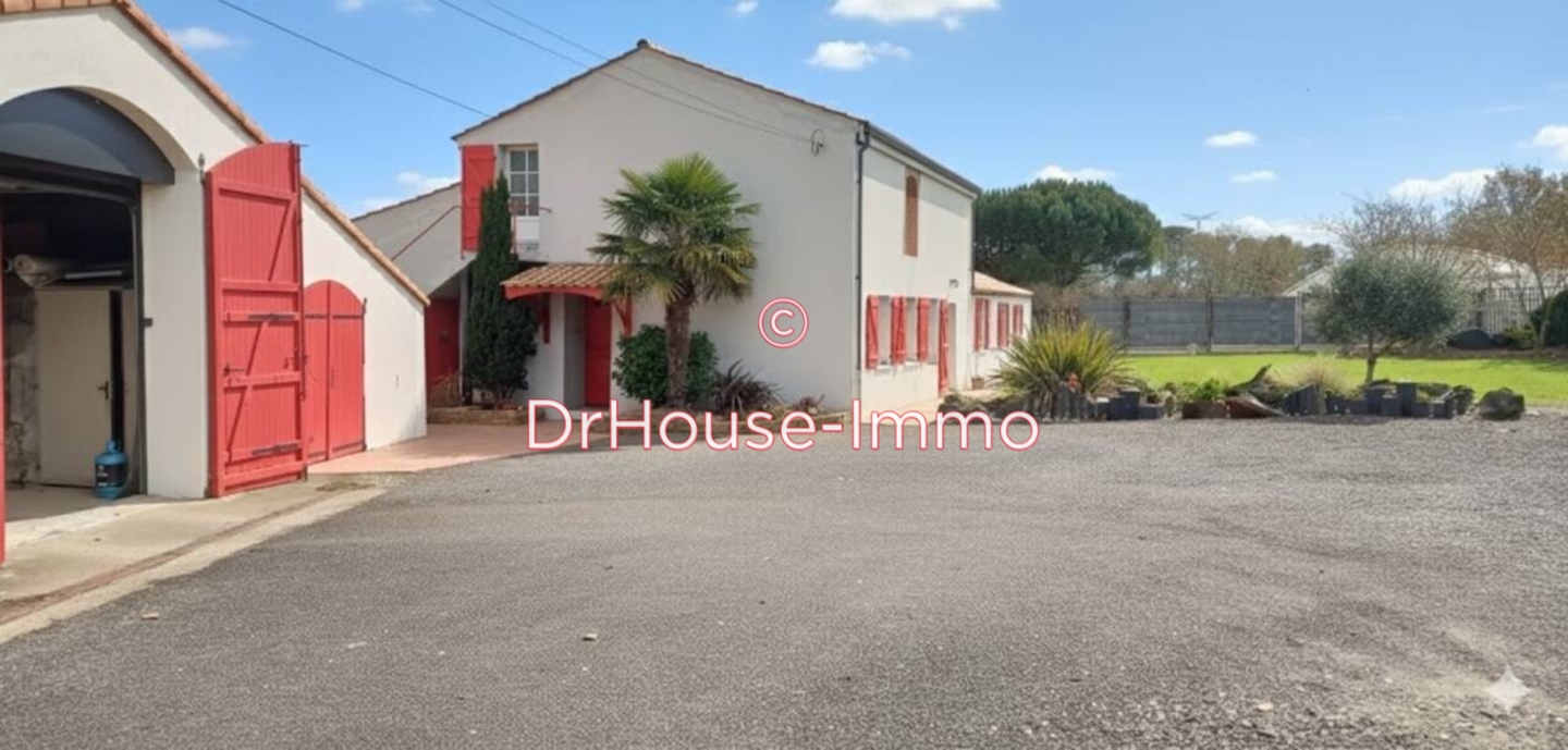 Maison 8 pièces de 210 m² - Commequiers (85220)