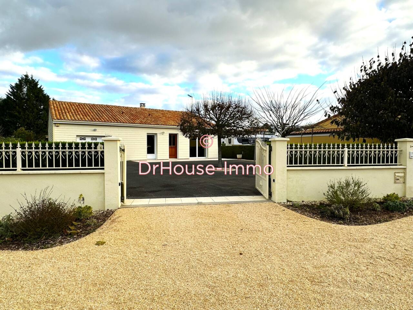 Maison 4 pièces de 101 m² - Ruffec (16700)
