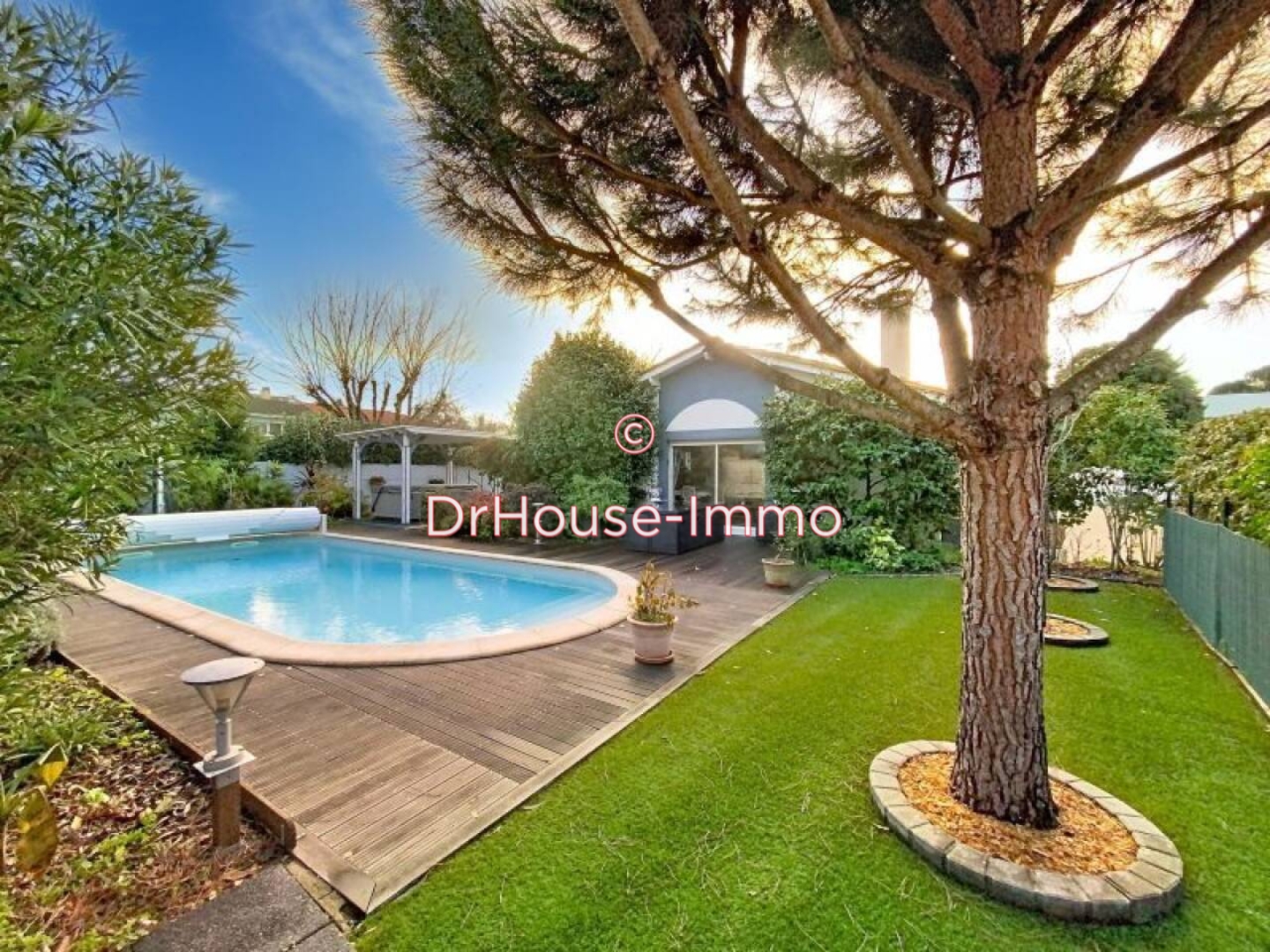 Maison 6 pièces de 160 m² - Mérignac (33700)