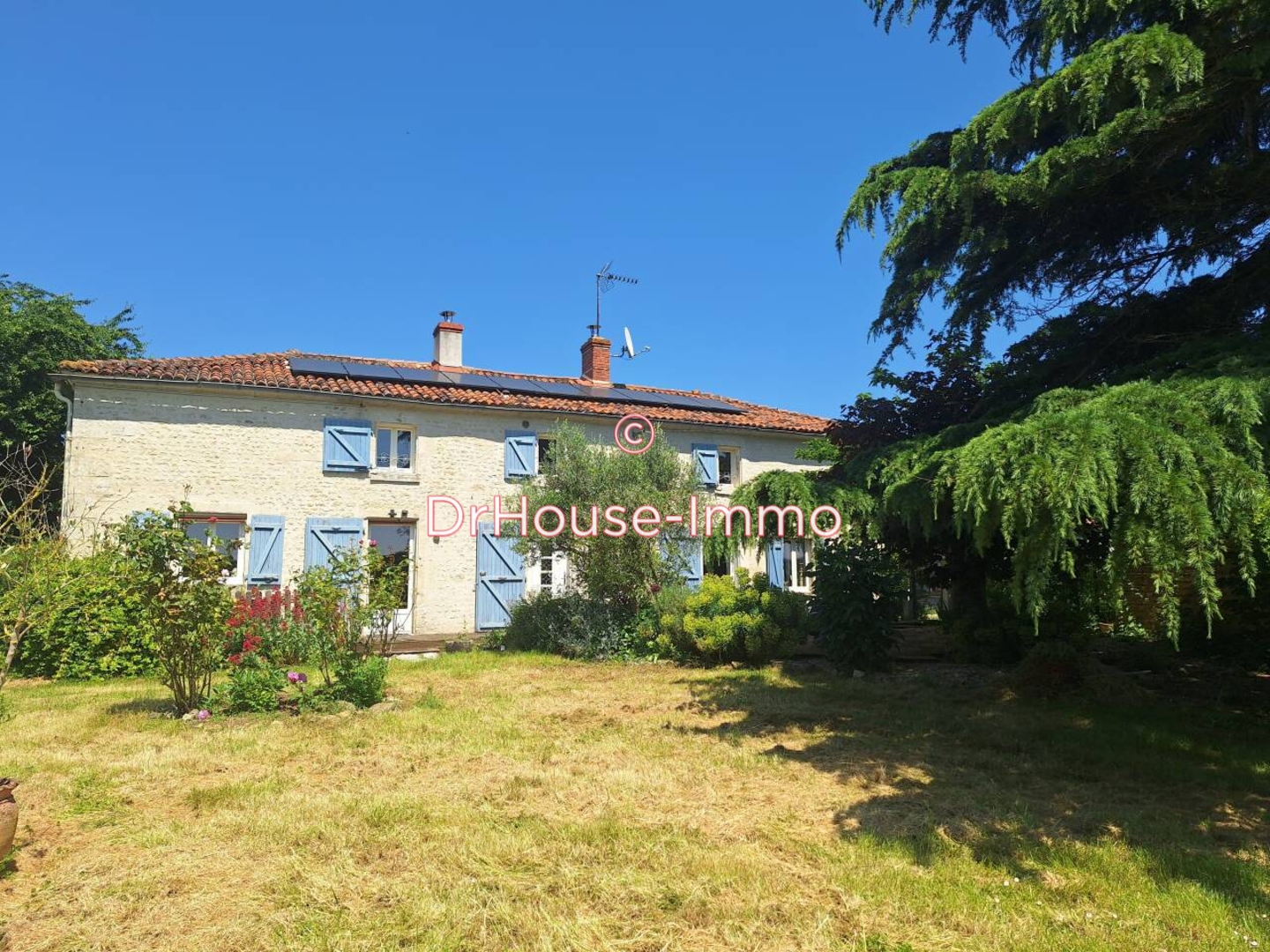 Maison 7 pièces de 201 m² - Velluire (85770)