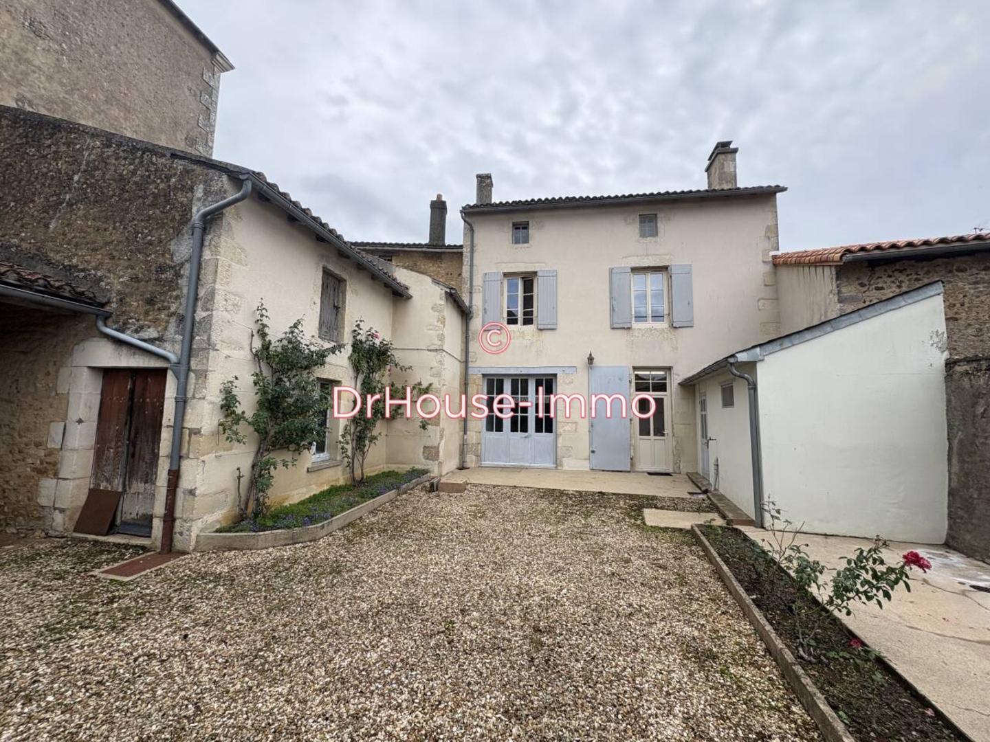 Maison 5 pièces de 120 m² - Gençay (86160)