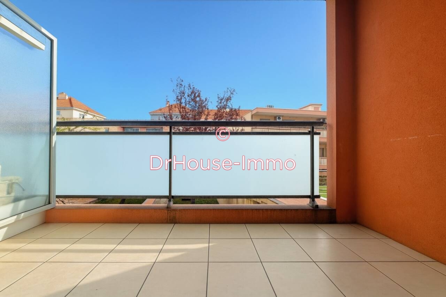 Appartement 1 pièce de 20 m² - Saint-Laurent-du-Var (06700)