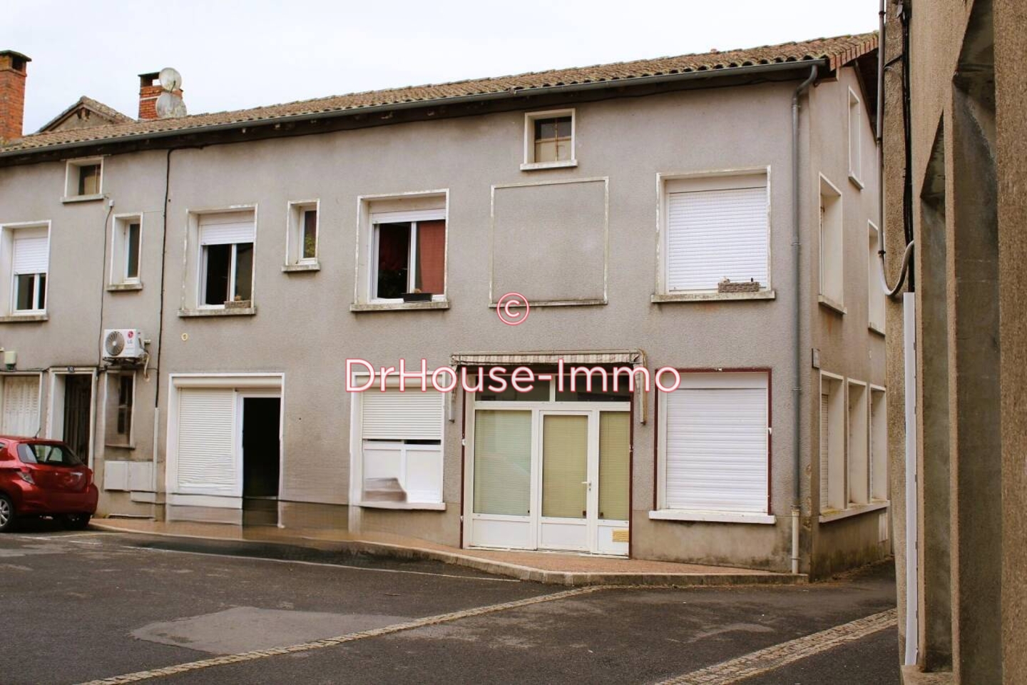 Immeuble 6 pièces de 156 m² - Chabanais (16150)