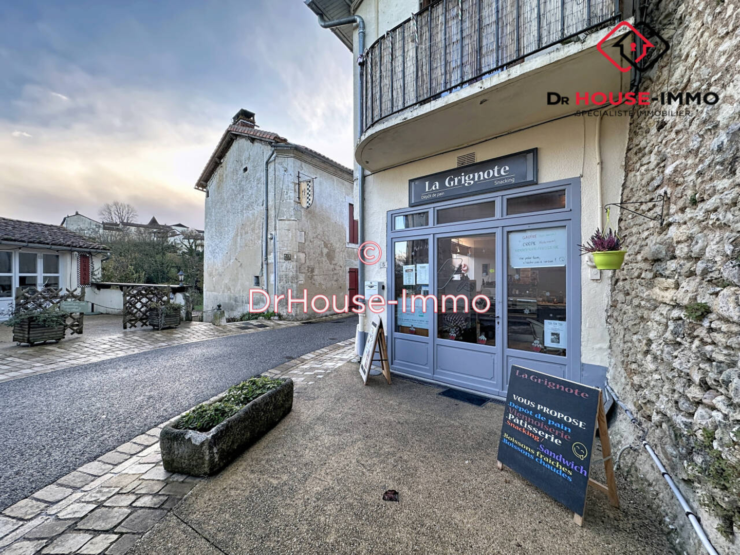 Immeuble 7 pièces de 202 m² - Aubeterre-sur-Dronne (16390)