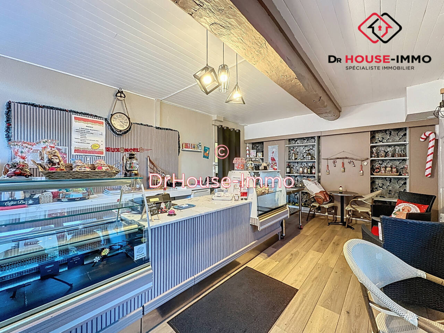 Immeuble 7 pièces de 202 m² - Aubeterre-sur-Dronne (16390)