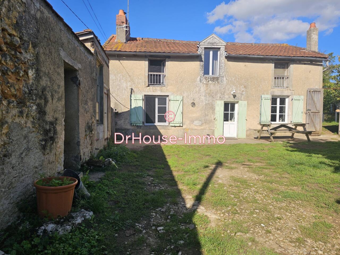 Maison 4 pièces de 130 m² - Lussac-les-Châteaux (86320)