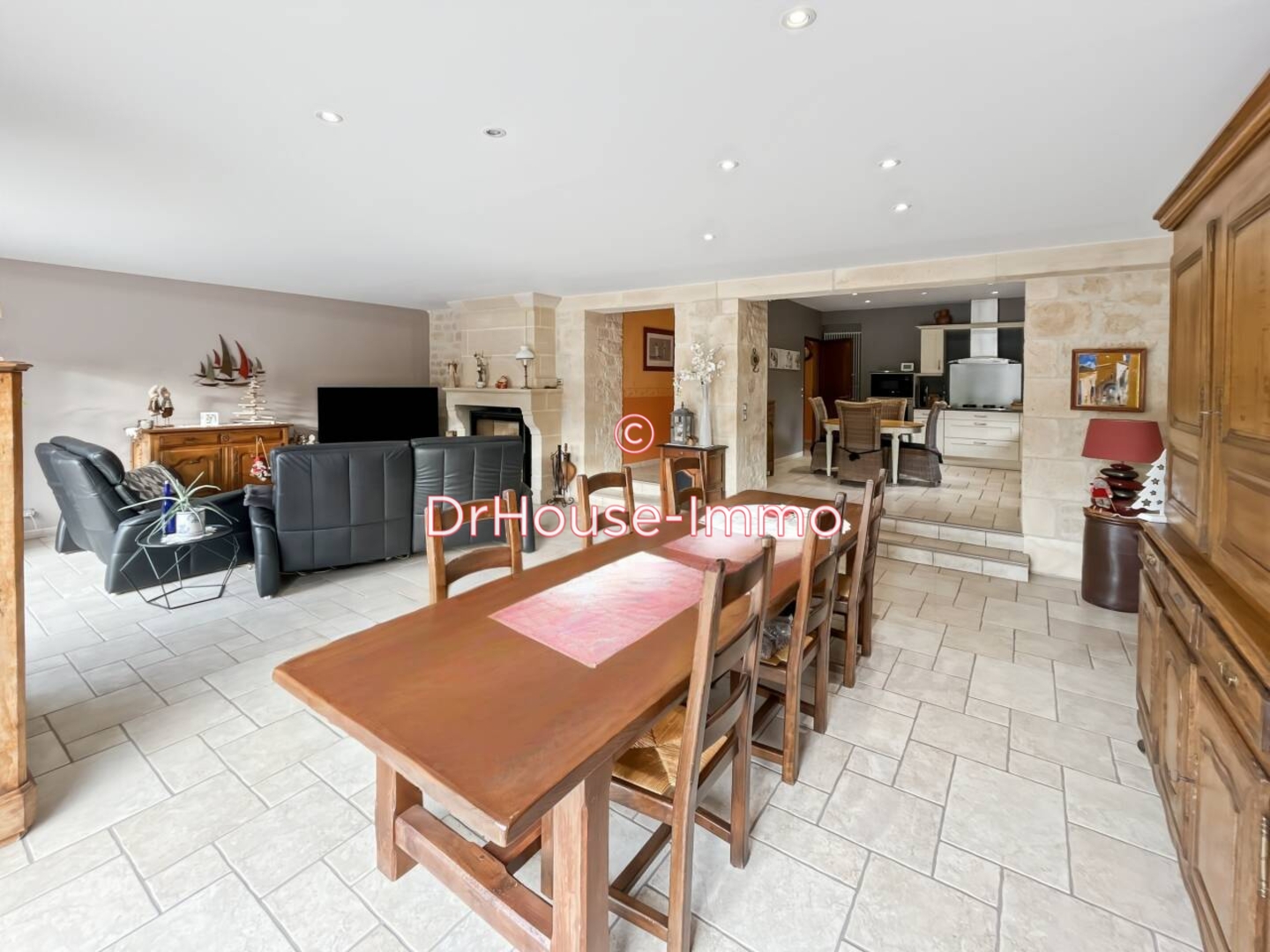 Maison 6 pièces de 199 m² - Falaise (14700)