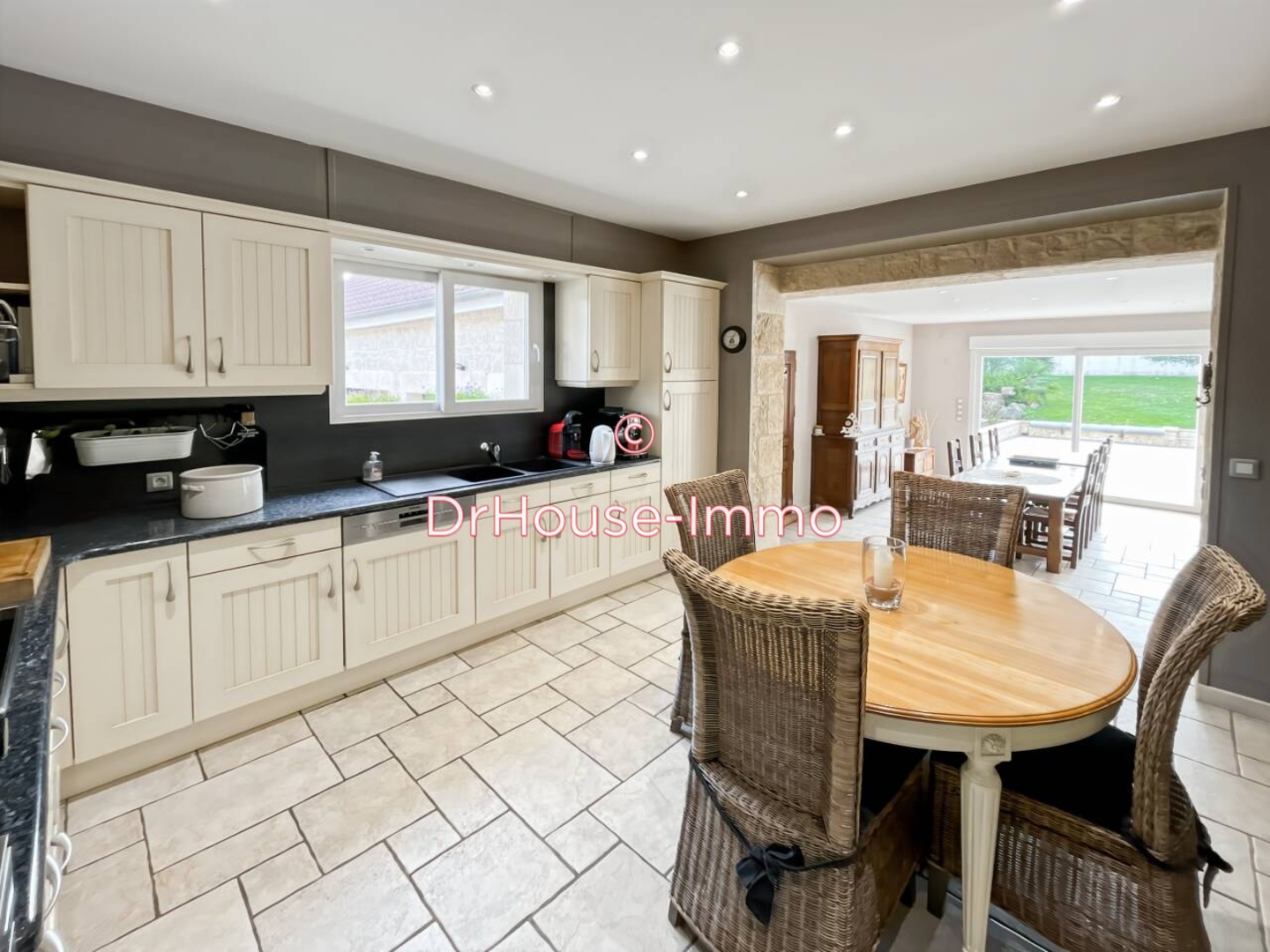 Maison 6 pièces de 199 m² - Falaise (14700)