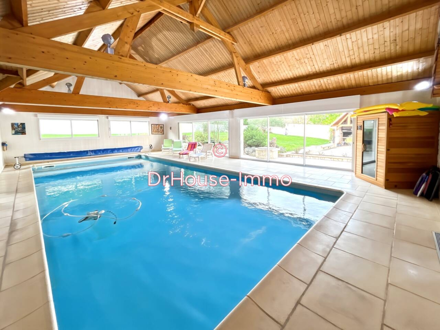 Maison 6 pièces de 199 m² - Falaise (14700)