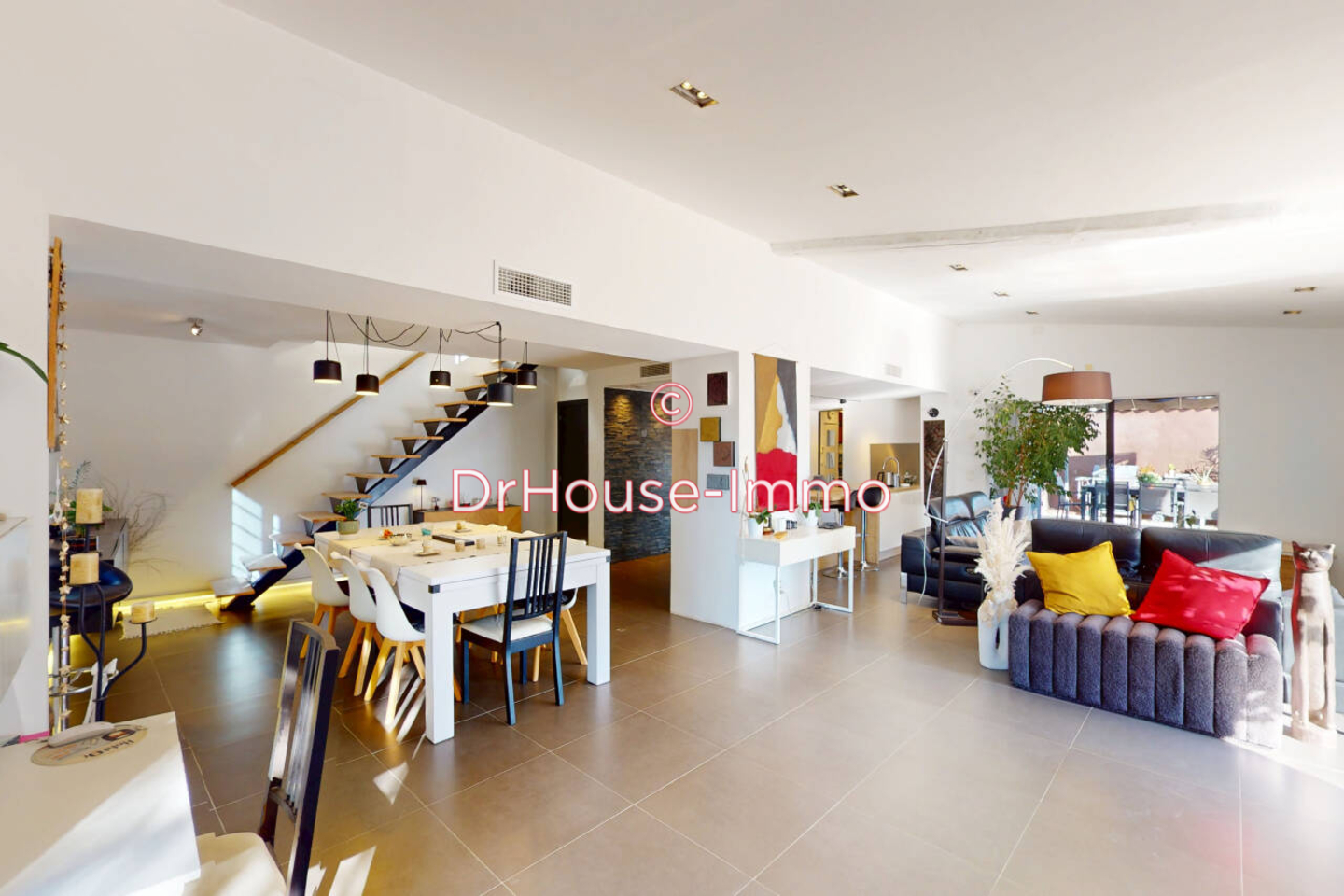 Maison 7 pièces de 180 m² - Contes (06390)