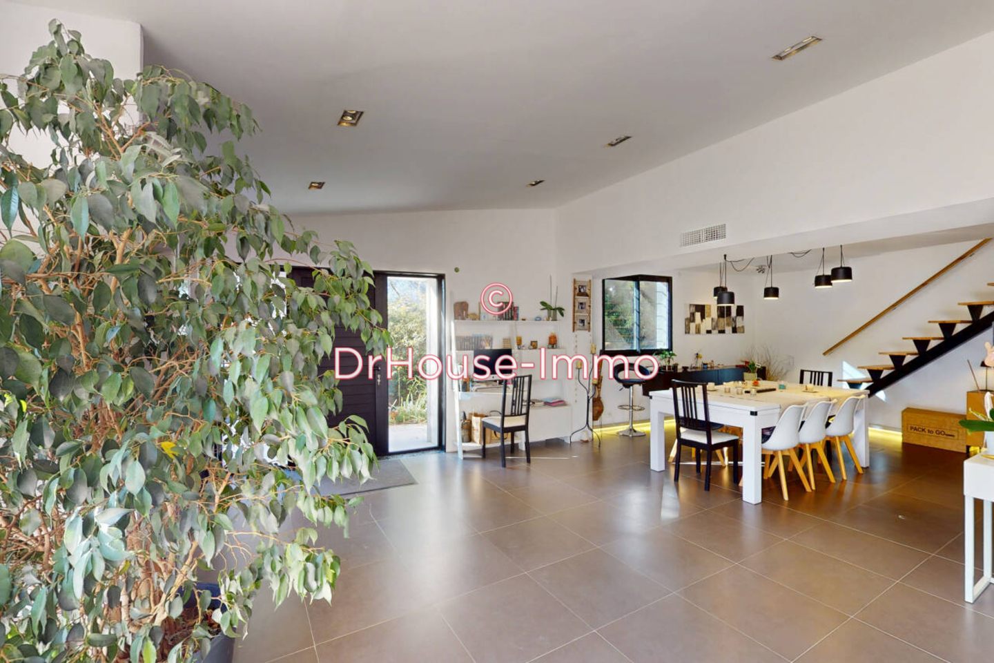 Maison 7 pièces de 180 m² - Contes (06390)