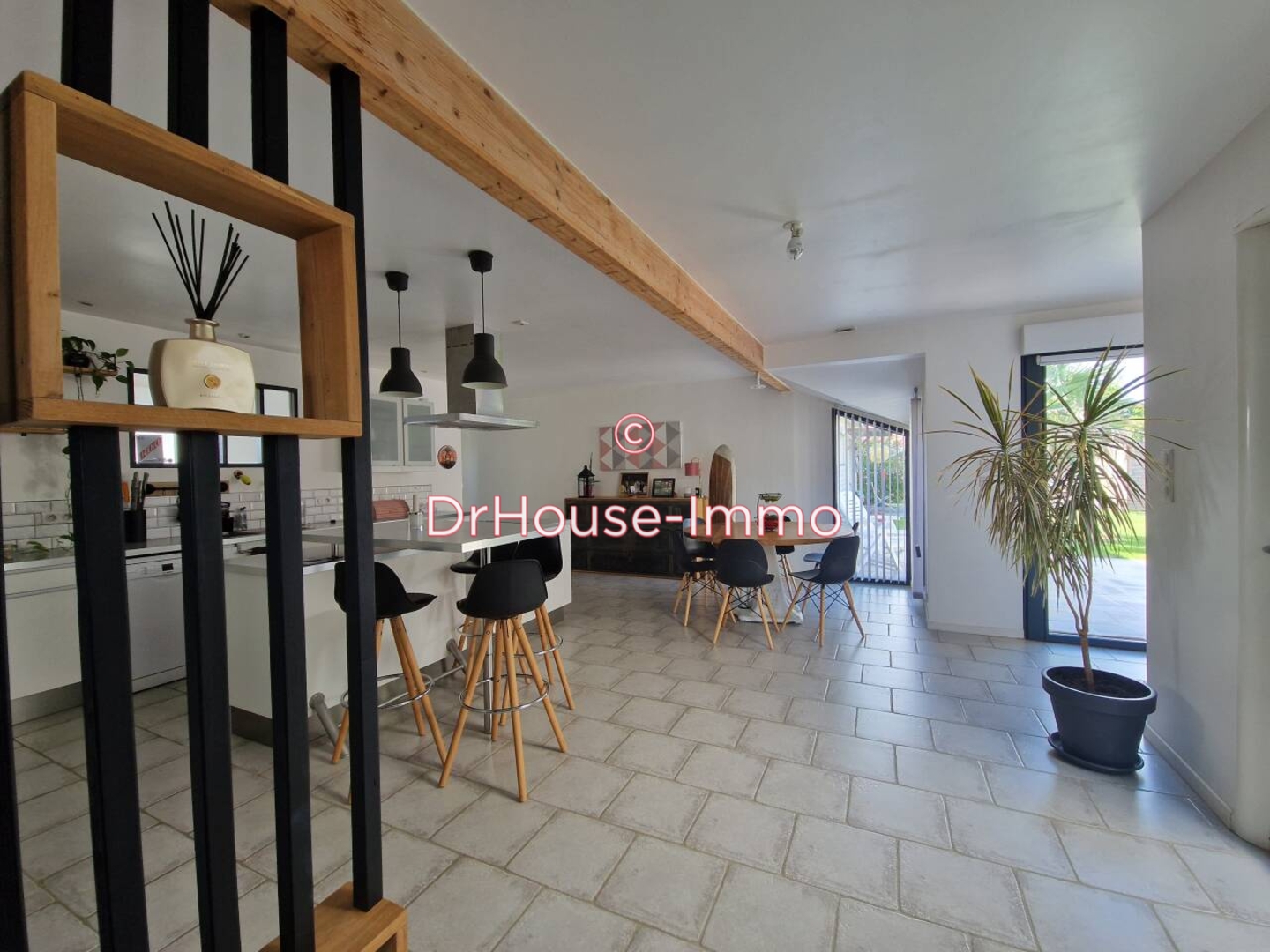 Maison 7 pièces de 169 m² - Naintré (86530)