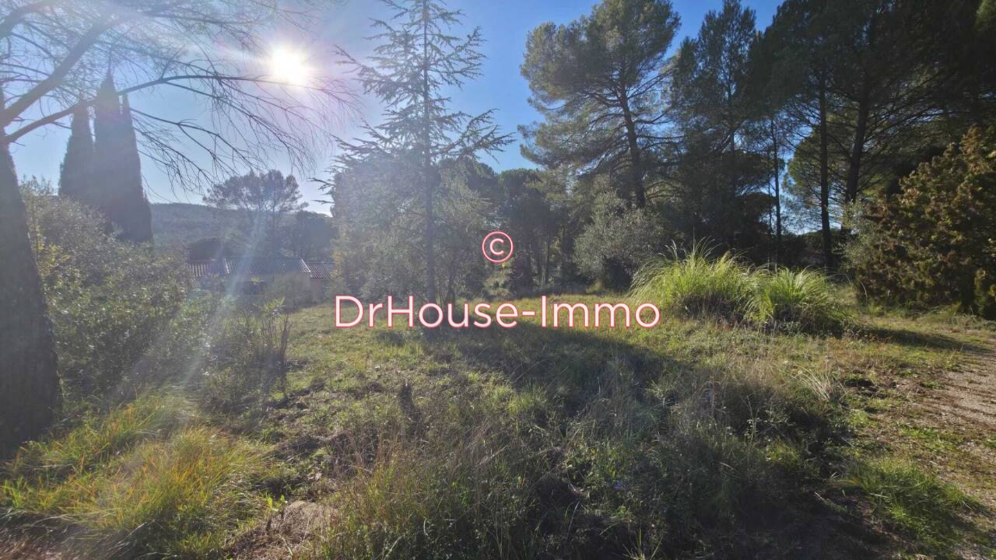 Terrain de 1 314 m² - Le Val (83143)