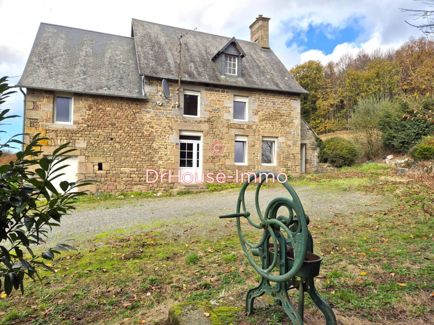 Maison 5 pièces de 106 m² - Saint-Pois (50670)