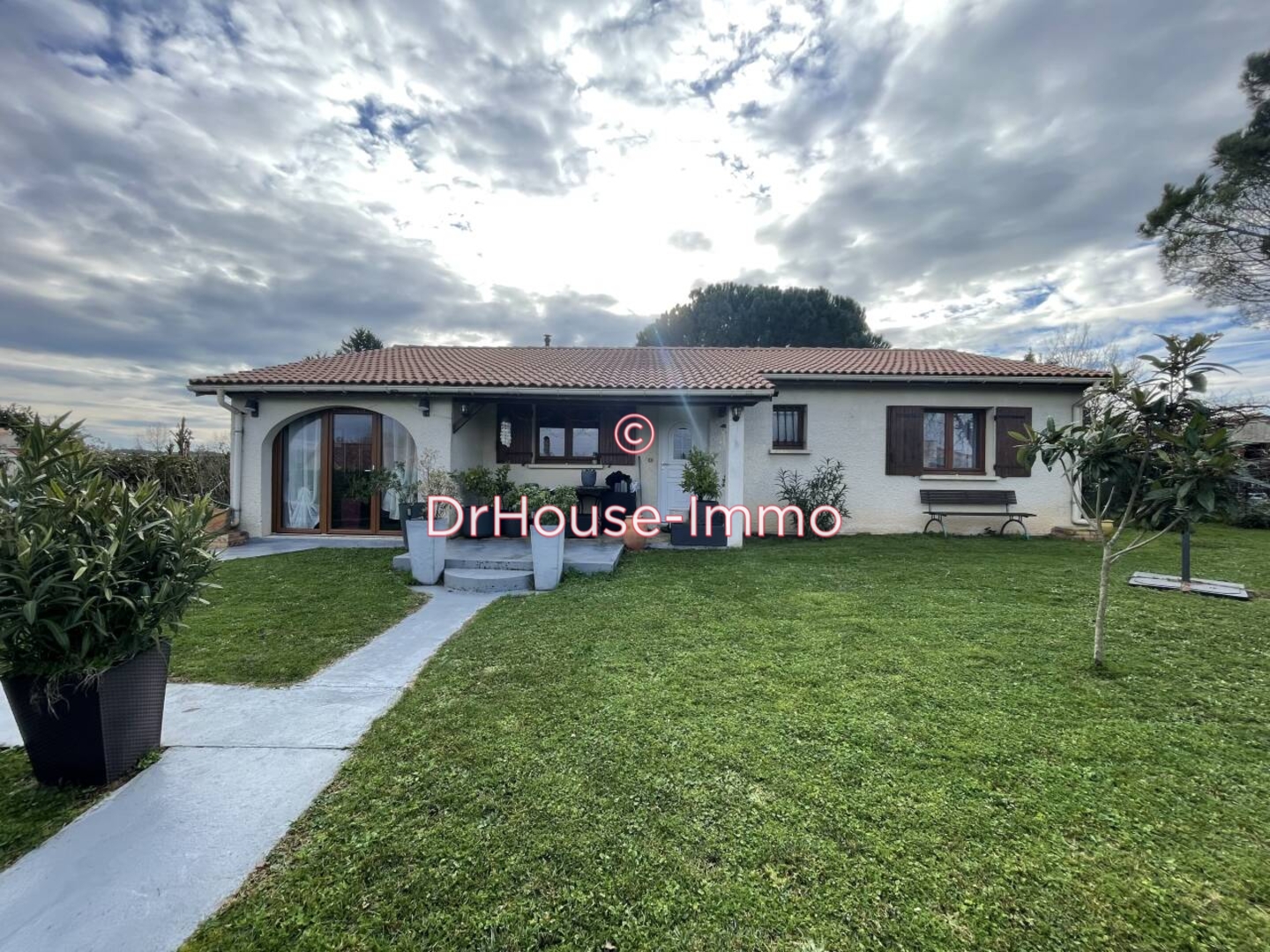 Maison 5 pièces de 103 m² - Baignes-Sainte-Radegonde (16360)