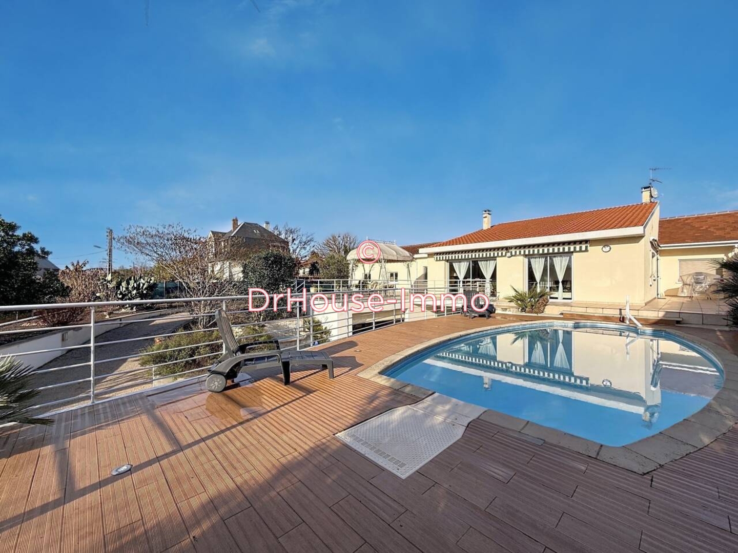 Maison 7 pièces de 239 m² - Bergerac (24100)