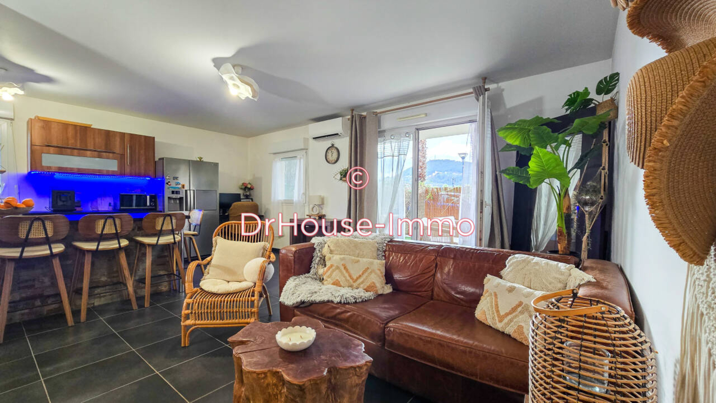 Appartement 3 pièces de 70 m² - Solliès-Pont (83210)
