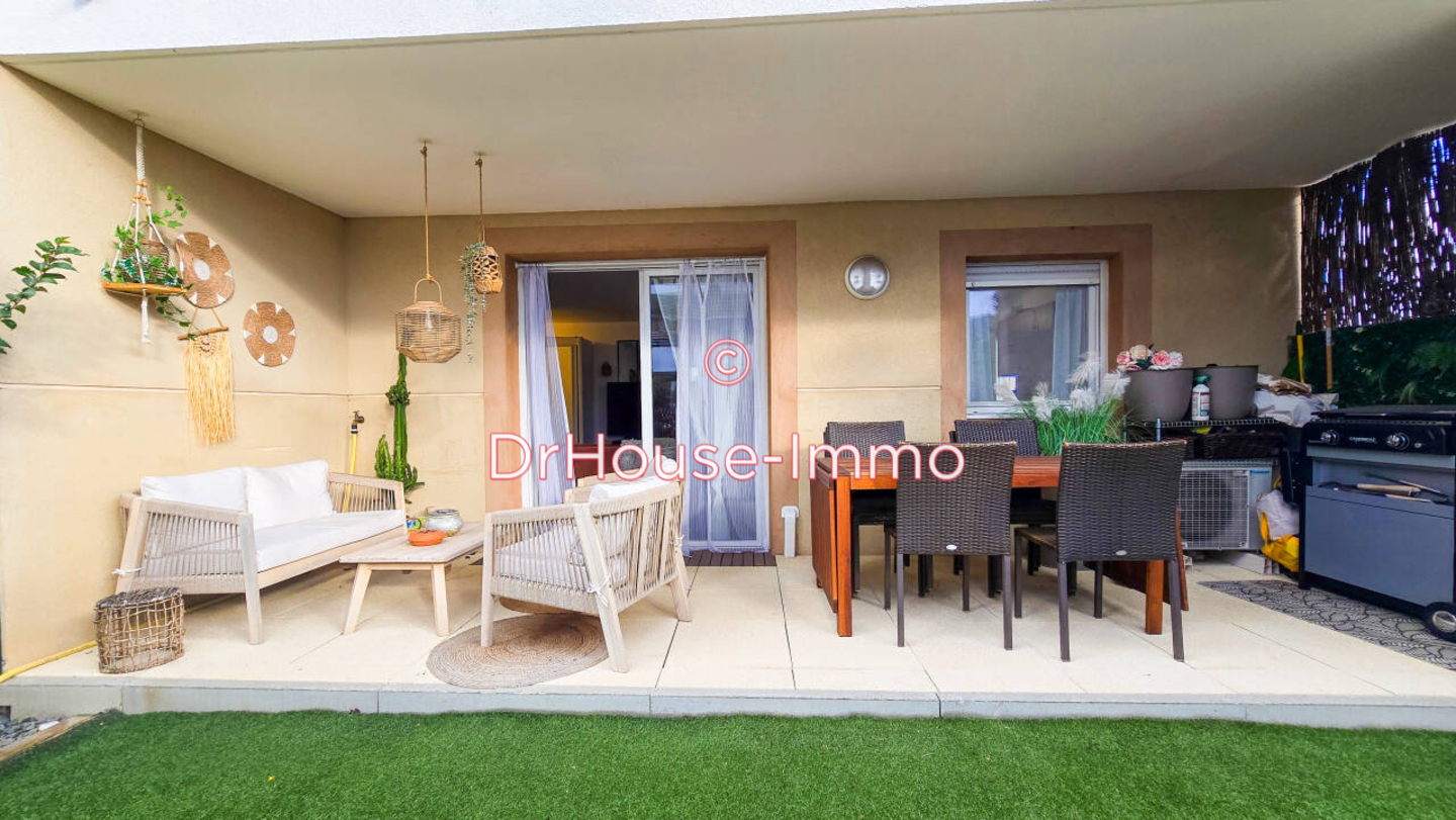 Appartement 3 pièces de 69 m² - Solliès-Pont (83210)