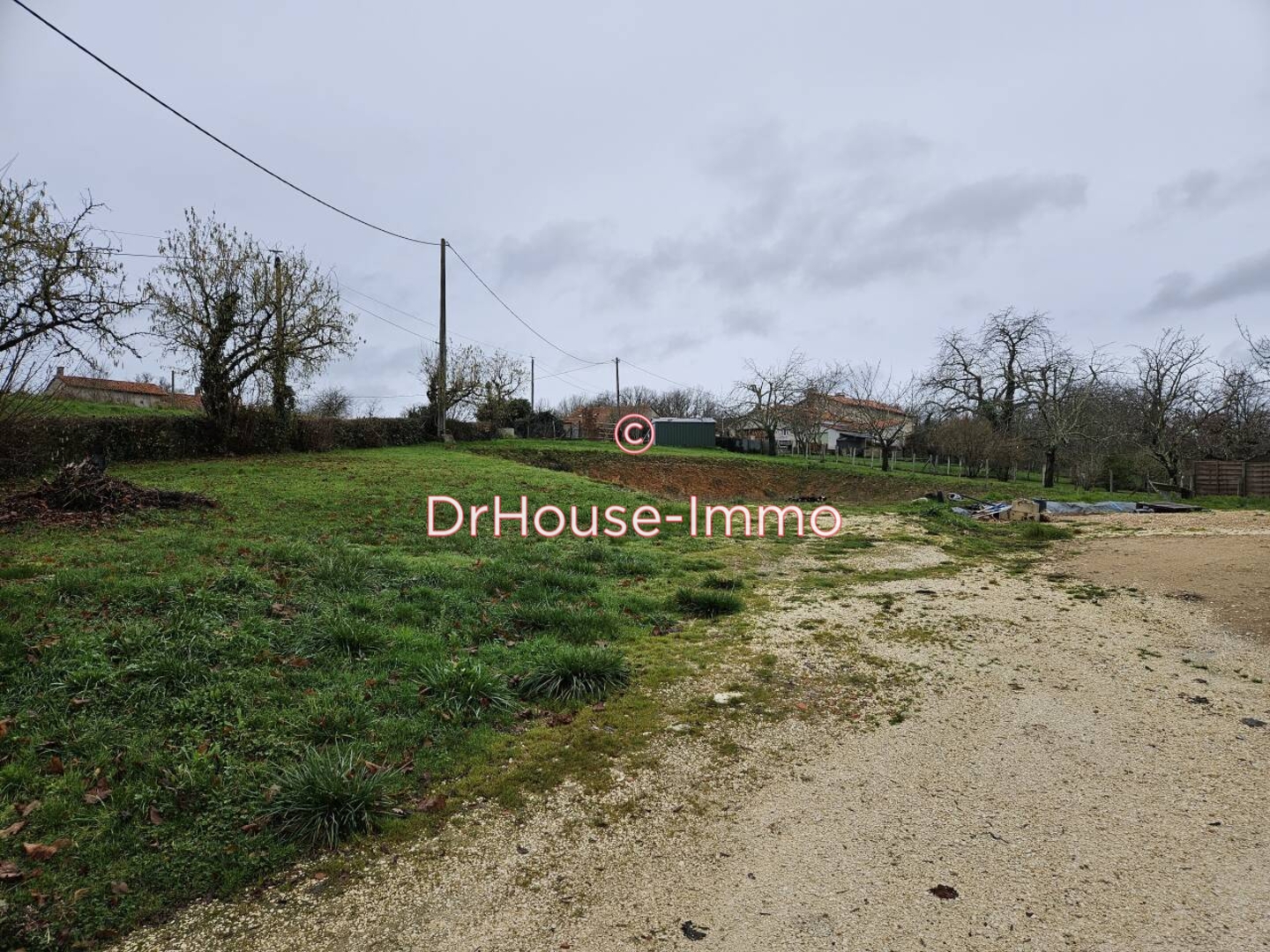 Terrain de 2 243 m² - Ribérac (24600)