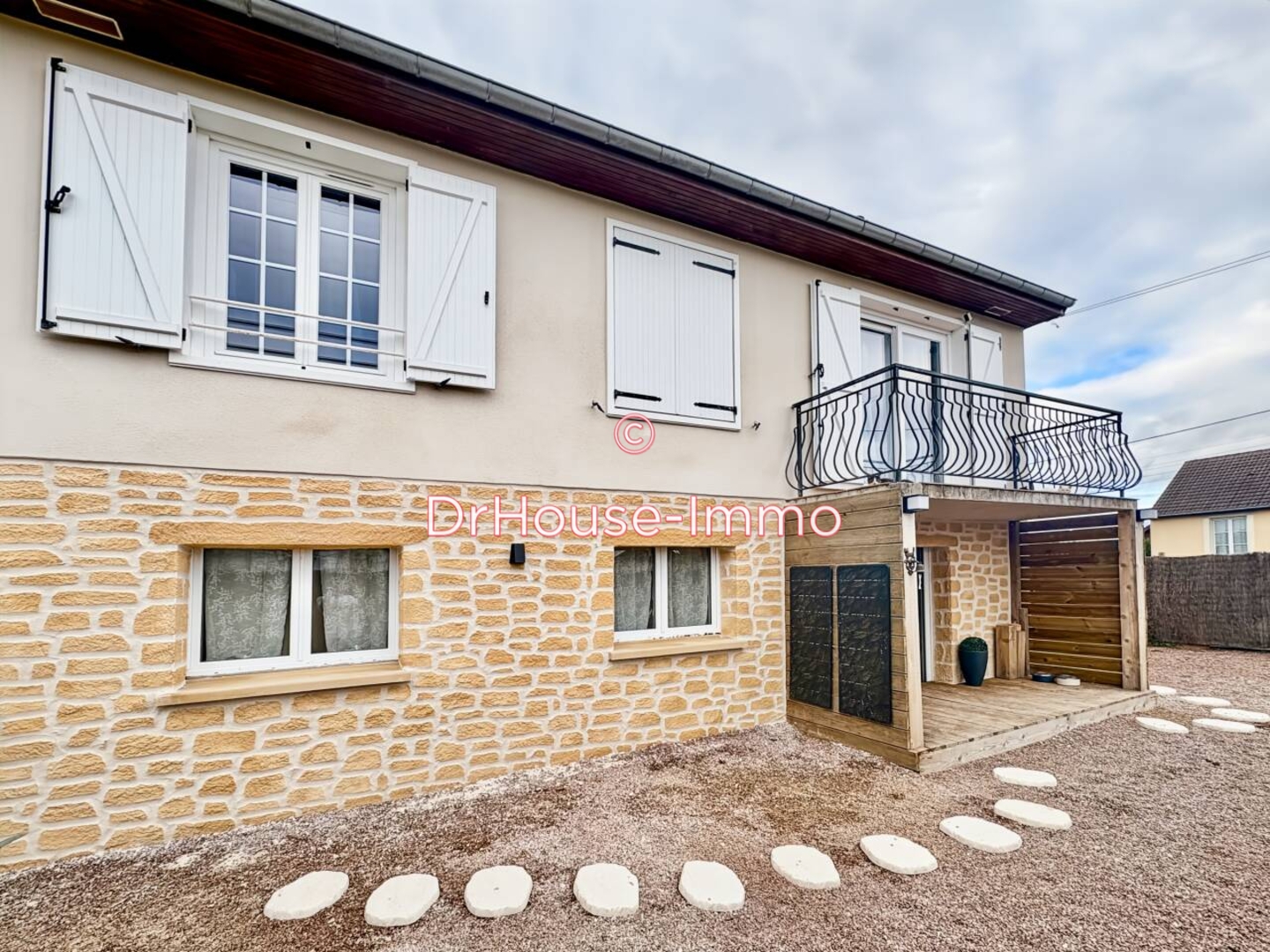 Maison 9 pièces de 190 m² - Saint-Cosme-en-Vairais (72110)