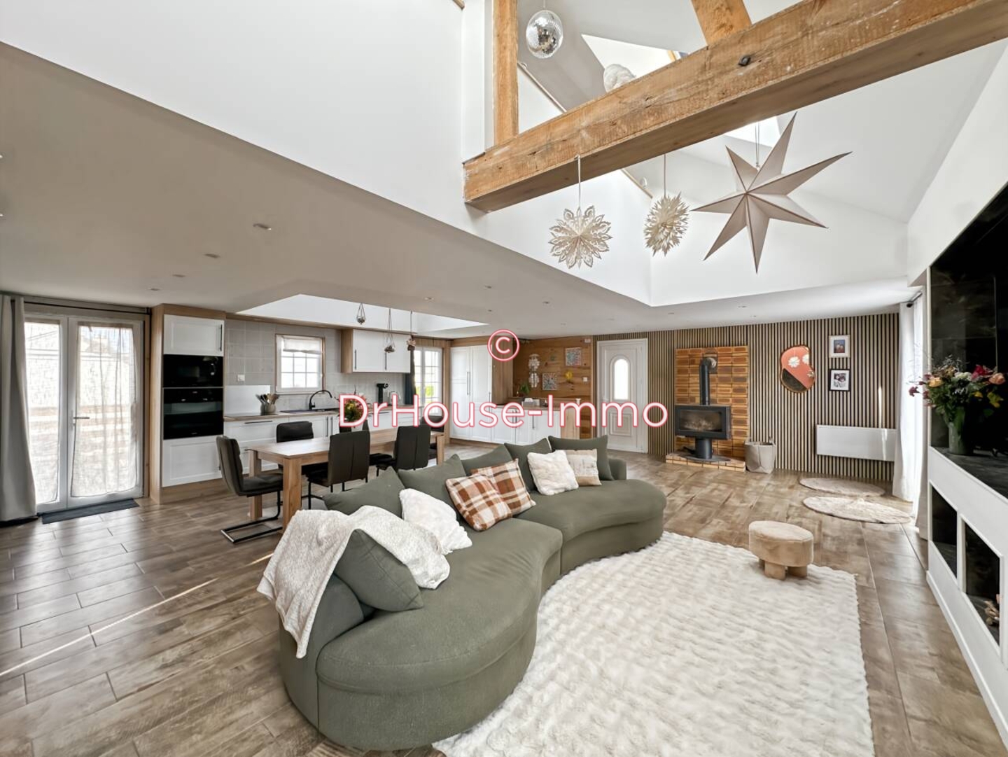 Maison 9 pièces de 197 m² - Saint-Cosme-en-Vairais (72110)