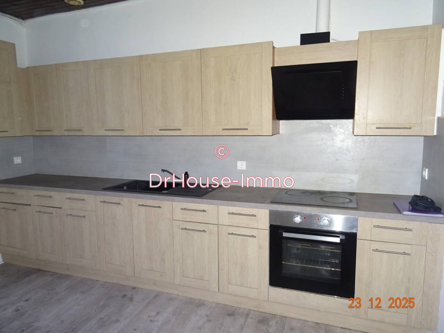 Maison 7 pièces de 190 m² - La Roche-Chalais (24490)