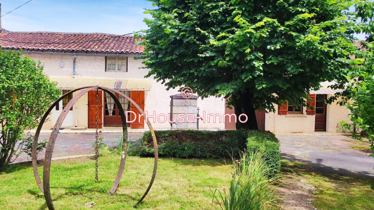 Maison 8 pièces de 160 m² - Villars (24530)