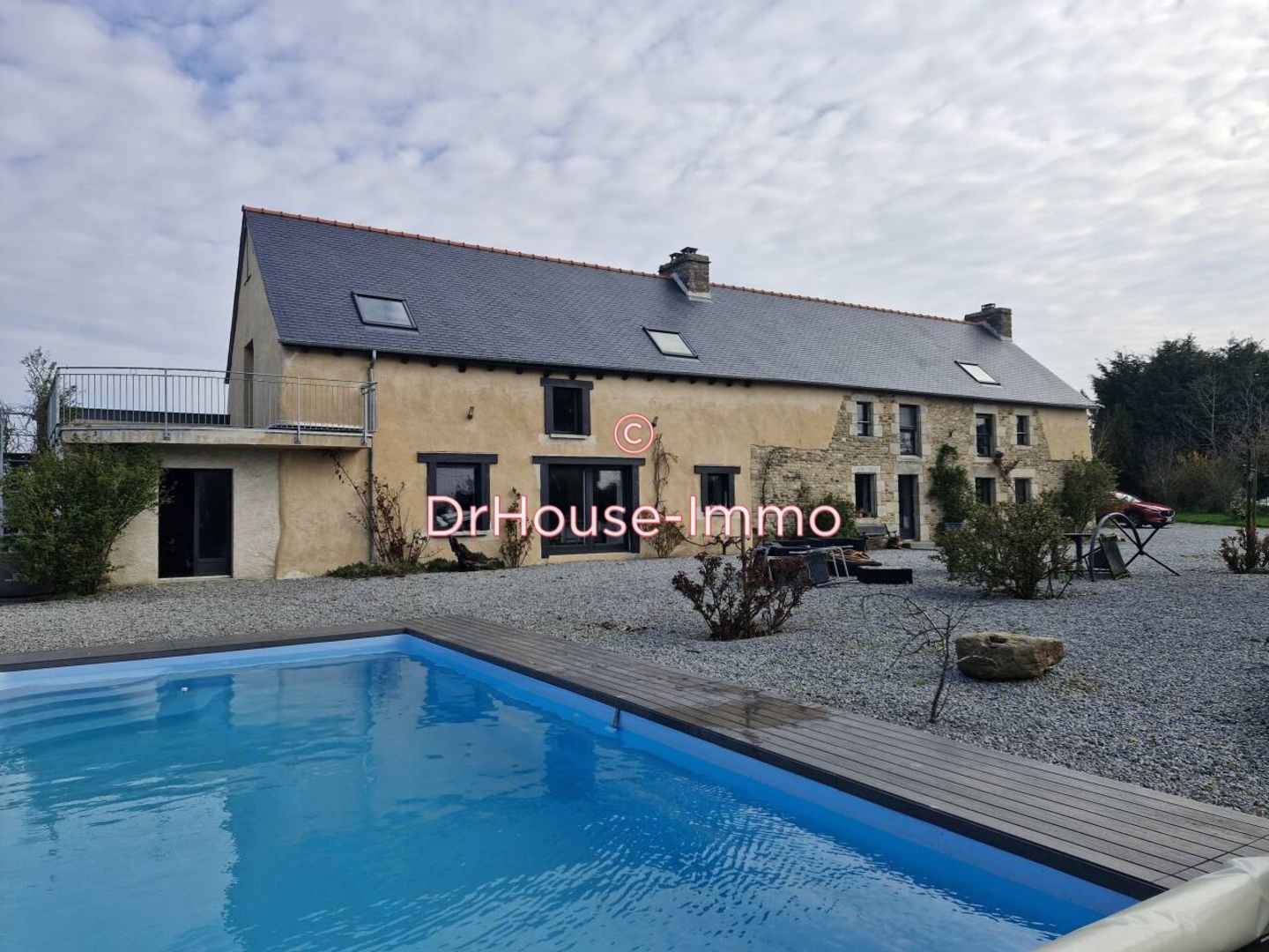 Maison 6 pièces de 198 m² - Ménéac (56490)