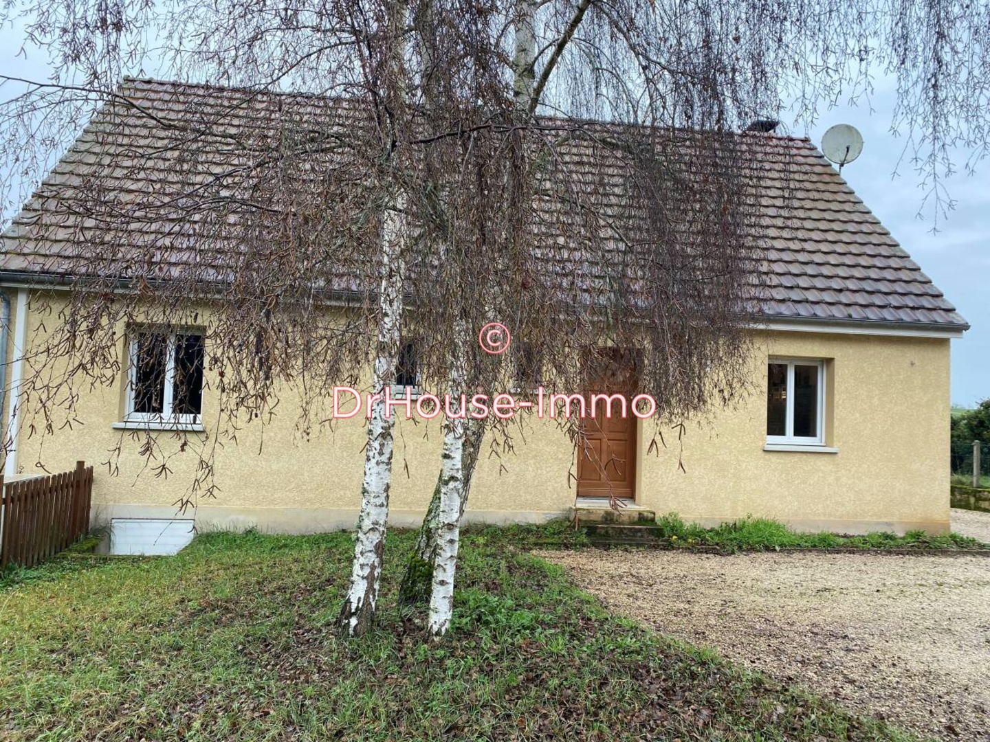 Maison 6 pièces de 137 m² - Poilly-sur-Tholon (89110)