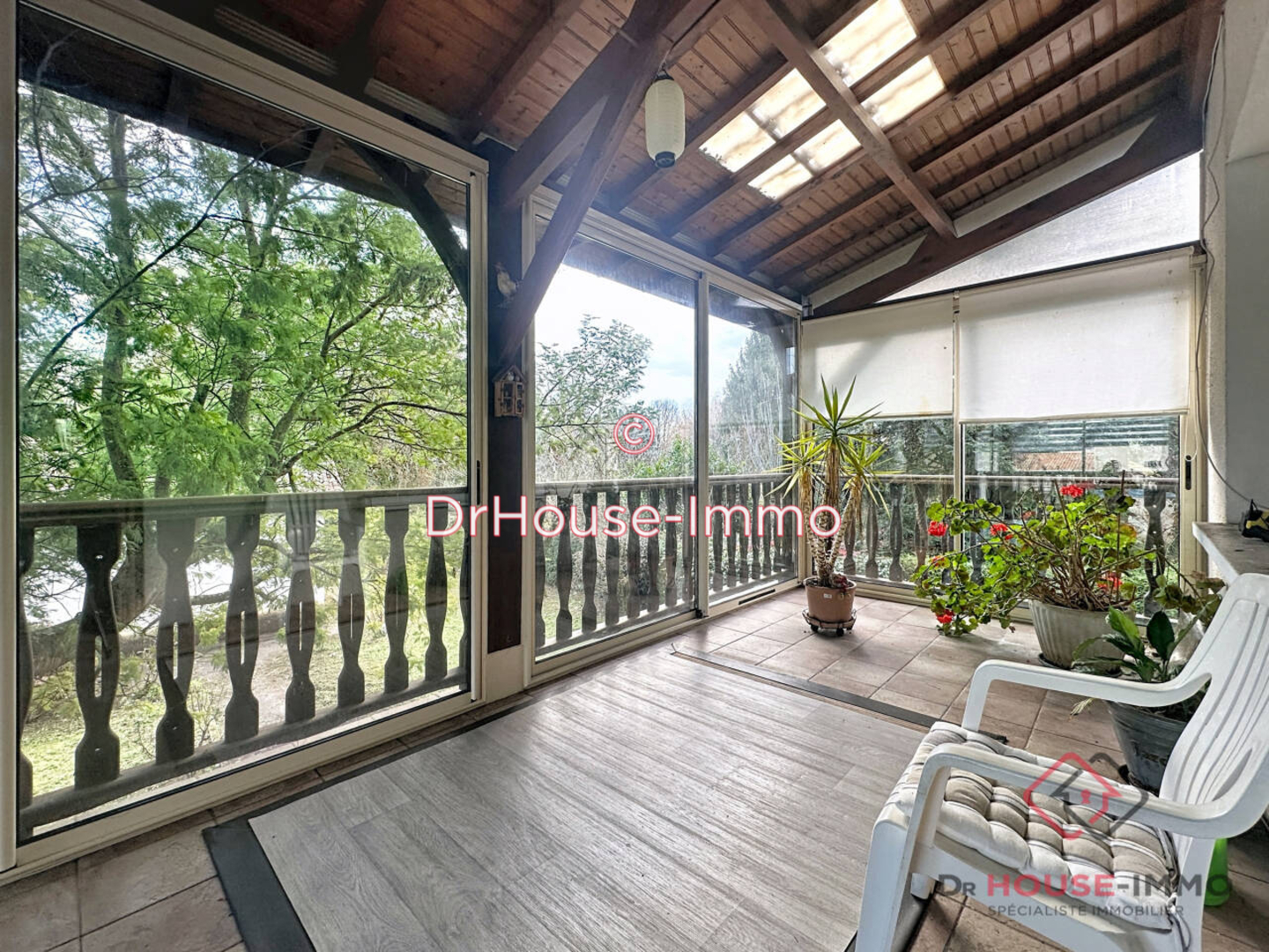 Maison 6 pièces de 153 m² - Neuvic (24190)