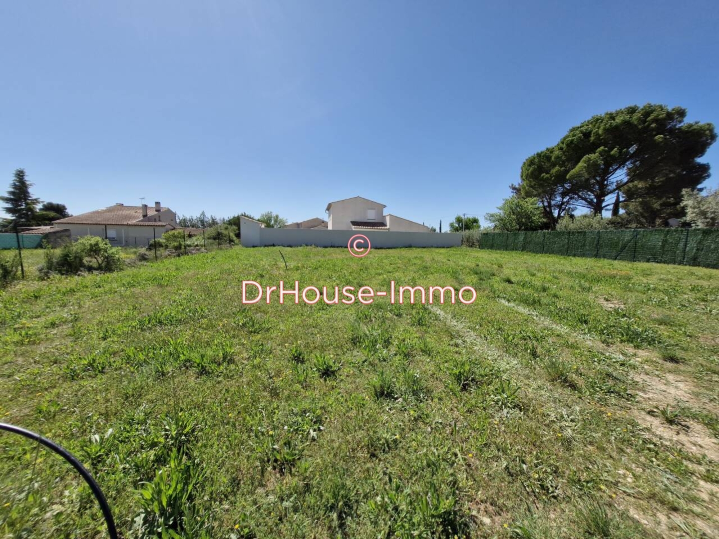 Terrain de 450 m² - Lourmarin (84160)