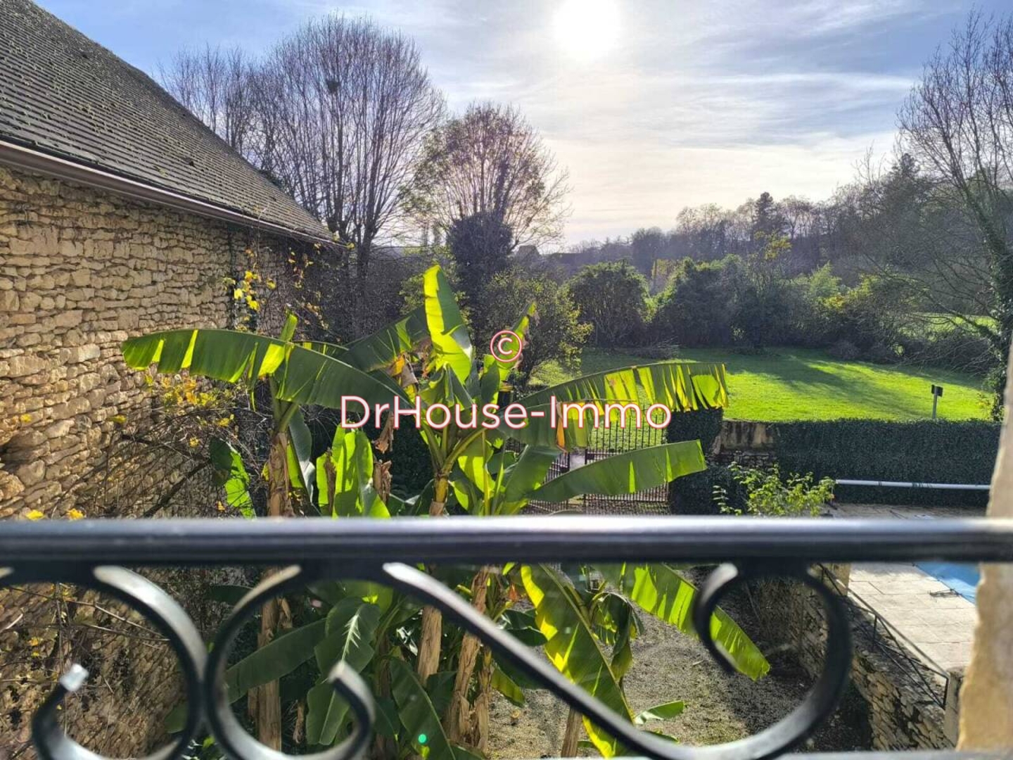 Maison 9 pièces de 229 m² - Valojoulx (24290)